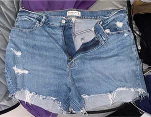 Abercrombie Curve Love Shorts High-Rise Mom thumbnail 7