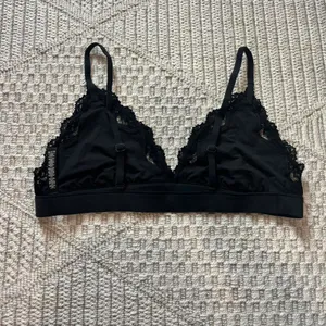 Skims Fits Everybody Lace Triangle Bralette thumbnail 3