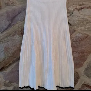 Commense Minimalism Contrast Trim Sweater Skirt Set size XL thumbnail 3