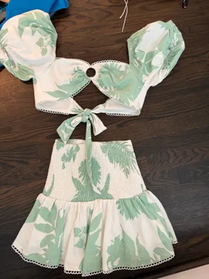 two piece set thumbnail 3