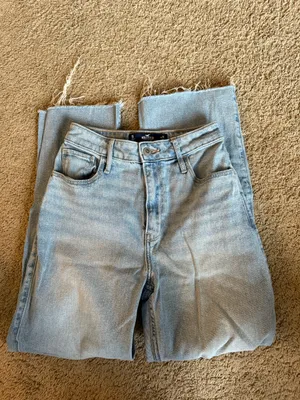 Hollister ripped jeans thumbnail 4