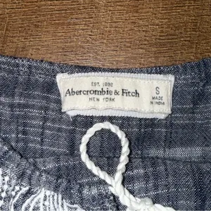 Abercrombie & Fitch Floral Embroidery Tank thumbnail 9