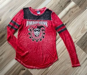 Batman Harley Quinn Women’s Red Black Long Sleeve Shirt Sz M thumbnail 1