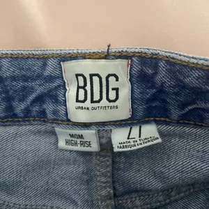 BDG Urban Outfitters Mom High Rise Blue Denim Cutoffs Shorts Sz 27 thumbnail 7