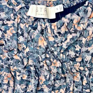 NWOT ASTR the Label Clairemont Top in Blue Peach Multi Floral thumbnail 10