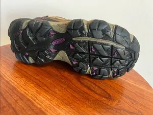 Oboz Women’s Athletic Trail Shoes in Tan and Purple size 7 thumbnail 8