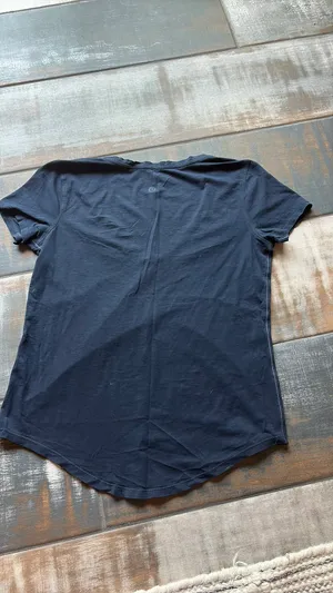 Lululemon V-Neck T-Shirt Short Sleeve thumbnail 2