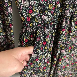 Ann Taylor Loft Ditsy Dark Floral Black Long Balloon Sleeve Romper Size Medium thumbnail 10