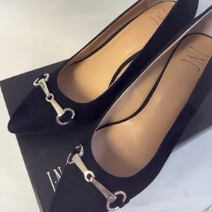 International Concepts Faux Suede Blocks Heels NWT thumbnail 1