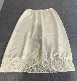 Vintage Evan Picone Lace Trim Slip Cream Sz S Cottage Core Grandma Chic thumbnail 1