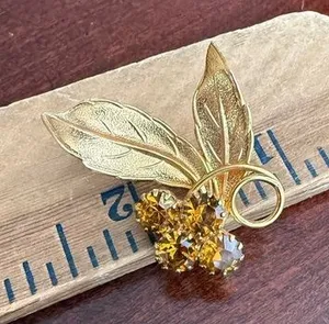 Vintage Gold Tone Brooch thumbnail 1