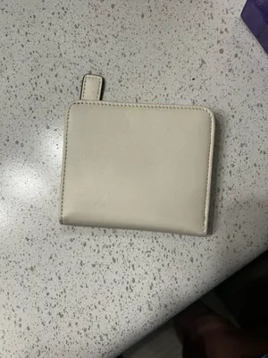 White wallet thumbnail 3