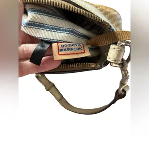 Dooney and bourke vintage beige and white shoulder bag. Needs work thumbnail 5