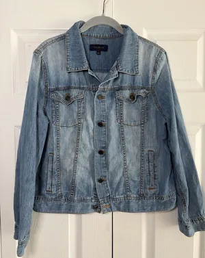 Talbots Classic Denim Trucker Jacket Womens Size L Blue Light Wash 100% Cotton thumbnail 1