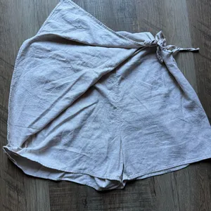 Old Navy High-Waisted Faux-Wrap Linen-Blend Mini Skort thumbnail 6