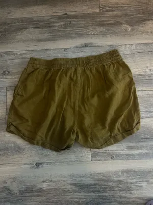Old Navy Shorts Women’s thumbnail 2