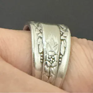 Vintage 1940 “Camilia” Sugar Spoon Ring Size 9 thumbnail 7