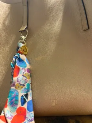 ✨ Auth Carolina Herrera Leather Tote Bag + Designer Scarf Charm ($200 Value) ✨ thumbnail 2