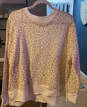 Time & Tru leopard crew neck thumbnail 1