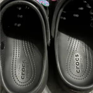 Black platform crocs with Disney charms W7 thumbnail 4