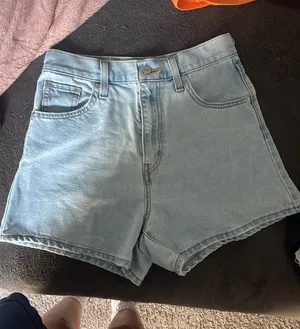 Levi’s Mom Shorts thumbnail 1