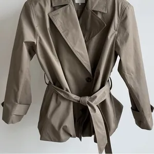 Helsa Short Bubble Hem Trench in Stone S thumbnail 6
