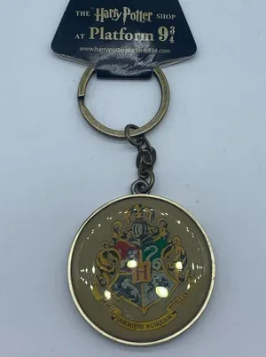 HARRY POTTER Hogwarts house crest and platform 9 3/4 keychain new in pac… thumbnail 10