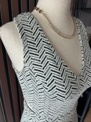Abercrombie and Fitch black and white cut out sides dress size xs Sleeveless Geo thumbnail 4