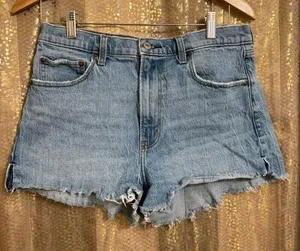 Abercrombie & Fitch High-Rise Mom Shorts Light Wash Raw Hem 10/30 thumbnail 1
