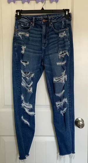 EUC | American Eagle stretch women’s medium wash ripped jeans — size‎ 6 thumbnail 1