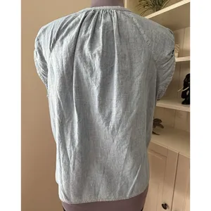 NWT Levi’s Top Women's XL Blue Chambray Button Front Balloon Sleeve thumbnail 3