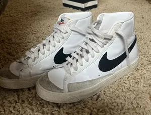 Nike White Blazers thumbnail 1