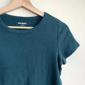 Old Navy forest green cropped short sleeved ribbed t-shirt‎ women's size medium thumbnail 2