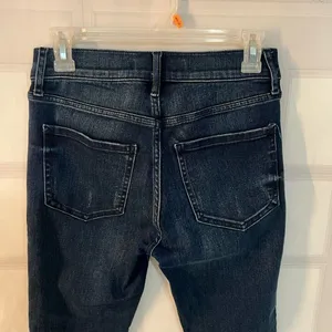 🔥🔥 5/$25 sale 🔥🔥 Express Blue Mid Rise Stretch Whisker Ankle Jegging Side Detail thumbnail 6