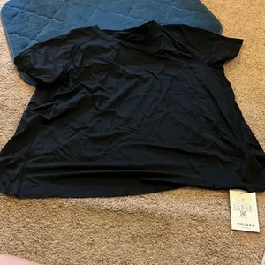 NWT halara black‎ tee M thumbnail 1