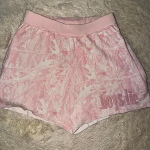 Boys Lie Pink Manhunt Boys Lie Basic Shorts Size Small NWOT thumbnail 1