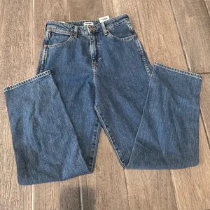 Wrangler Blue Straight Leg Women's Jeans new with tags Wrangler Mom Straight thumbnail 4