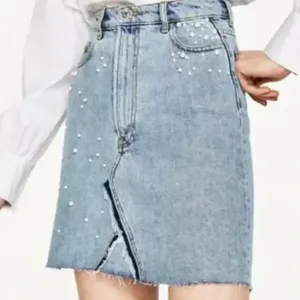 Zara Pearl Denim Skirt size small thumbnail 2