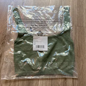 Free People Scoop Neck Crop in Army Green Size XS/S NWOT thumbnail 3