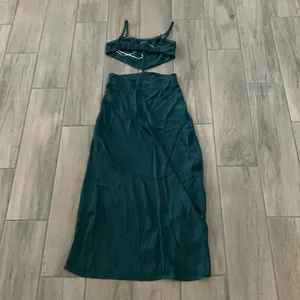 Beginning boutique forgiveness cut out satin dress in emerald thumbnail 7