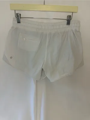 Lululemon Hotty Hot High-Rise Lined Shorts 2.5 White Size 6 LW7AHRT P60218 thumbnail 2