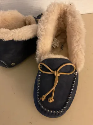 UGG women Navy Suede sheepskin Alena Moccasin Slippers booties US 7 thumbnail 6