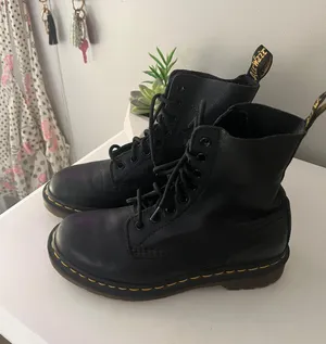 Dr. Martens pascal boots thumbnail 1