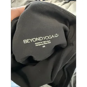 Beyond Yoga Black High‎ Waisted Mesh Pocket Leggings Athleisure XS thumbnail 3