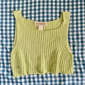 Vintage Charm Vintage knit crop top thumbnail 1