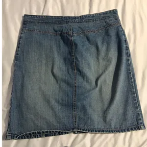 Old Navy Blue Jeans Button Front‎ Denim Mini Skirt Medium Wash Womens 12 thumbnail 4