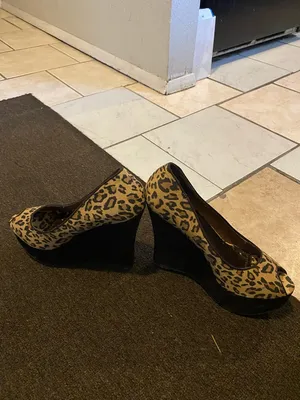 Leopard Peep thumbnail 2