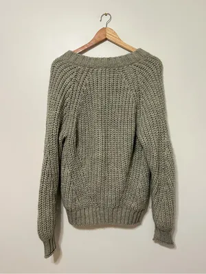 American Eagle Chunky Oversized V-Neck Sweater Size Small Sage Olive Green thumbnail 4