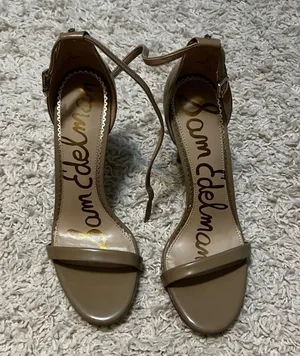 Nude Heels Size 9 thumbnail 1