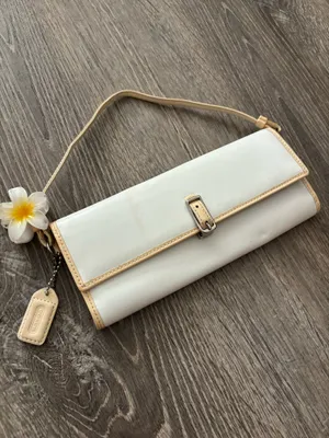 Vintage Y2k Coach White and Beige Buckle Leather Slim Wristlet Wallet thumbnail 2